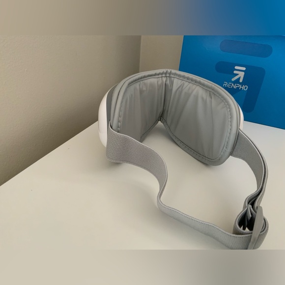 Renpho Eye Massager with heat - Picture 8 of 13